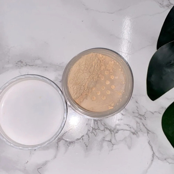 Rachel Couture translucent powder size medium - Picture 2 of 3